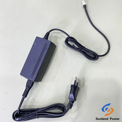 फास्ट चार्ज 4.2V 2A लिथियम आयन बैटरी डेस्कटॉप चार्जर पास सीई प्रमाण पत्र