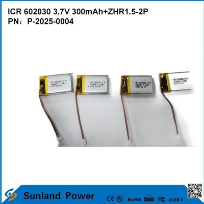 602030 3.7V 300mAh+ZHR1.5-2P बैटरी अल्ट्रा-थिन डिजाइन से लचीली संगतता विभिन्न छोटे स्मार्ट उपकरणों के लिए ब्लूटूथ ईयरफोन पहनने योग्य उपकरण और पोर्टेबल चिकित्सा उपकरण