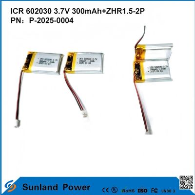 602030 3.7V 300mAh+ZHR1.5-2P बैटरी अल्ट्रा-थिन डिजाइन से लचीली संगतता विभिन्न छोटे स्मार्ट उपकरणों के लिए ब्लूटूथ ईयरफोन पहनने योग्य उपकरण और पोर्टेबल चिकित्सा उपकरण