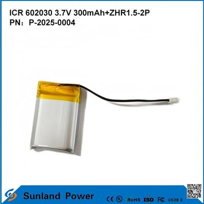 602030 3.7V 300mAh+ZHR1.5-2P बैटरी अल्ट्रा-थिन डिजाइन से लचीली संगतता विभिन्न छोटे स्मार्ट उपकरणों के लिए ब्लूटूथ ईयरफोन पहनने योग्य उपकरण और पोर्टेबल चिकित्सा उपकरण